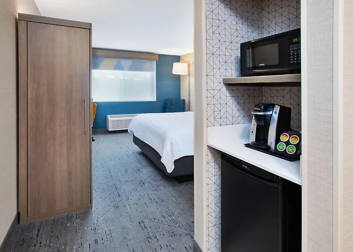 Express I-25 By Ihg Hotel 2*