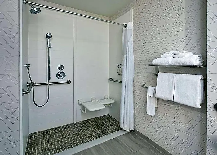 Express I-25 By Ihg Hotel 2*